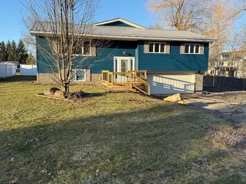 12392 Hickory Dr, Conneaut Lake, PA 16316