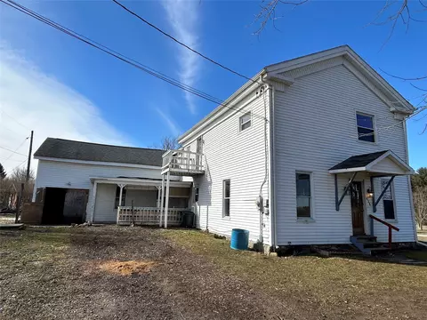 438 Circuit St, Waterford, PA 16441