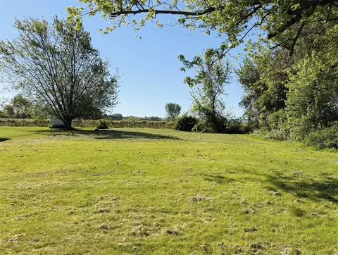 11697 Old Lake Rd, North East, PA 16428