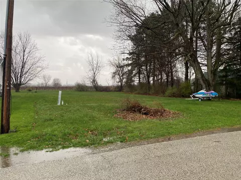 11697 Old Lake Rd, North East, PA 16428