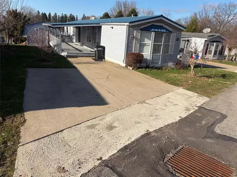 5149 Henderson Rd #146, Erie, PA 16509