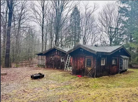 9492 Sprague Rd, Ripley, NY 14775