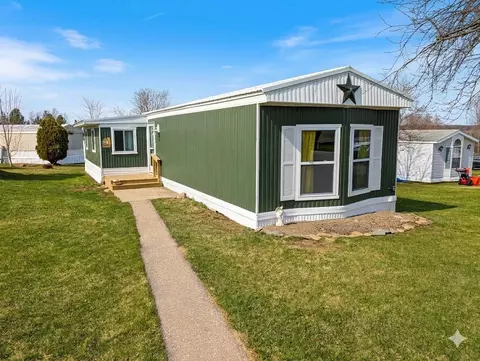 224 Maple St, Mckean, PA 16426