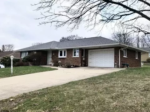 2609 Frontenac Dr, Erie, PA 16511