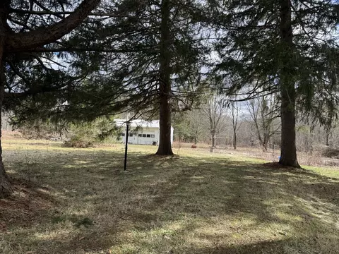 951 Lee Rd, Waterford, PA 16441