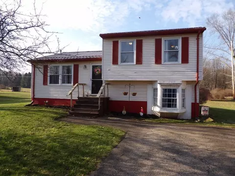 21785 Golden Dr, Meadville, PA 16335