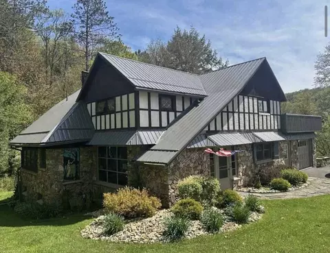 72 Gibbs Hill Rd, Kane, PA 16735