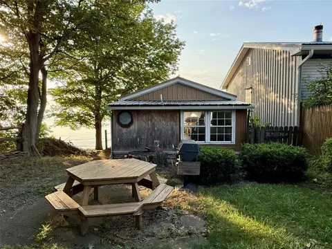 4 Freeport Rd, North East, PA 16428