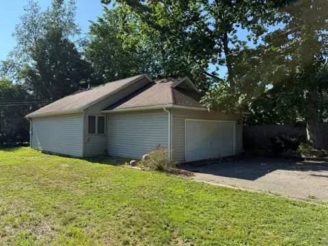 10613 Cherokee Trl, Conneaut Lake, PA 16316
