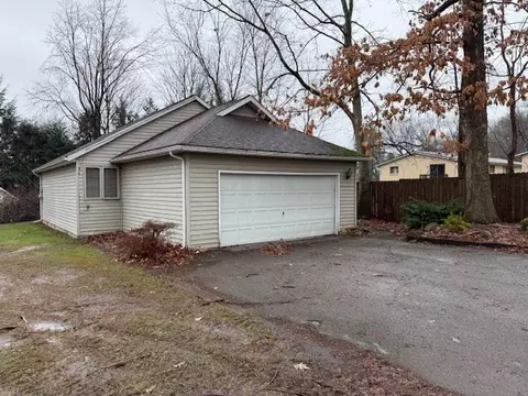 10613 Cherokee Trl, Conneaut Lake, PA 16316