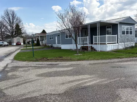 2701 Greenacre Dr, Erie, PA 16506