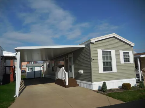 911 Douglas Dr, Erie, PA 16505