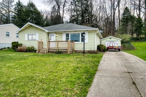 2639 E 44th St, Erie, PA 16510
