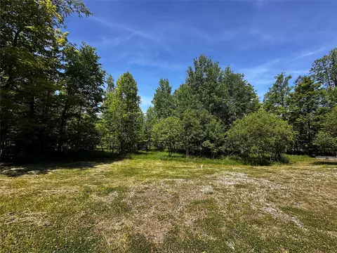 5560 Zessinger Rd, Mckean, PA 16426