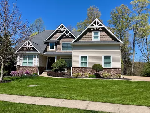 4386 Stone Creek Dr, Erie, PA 16506