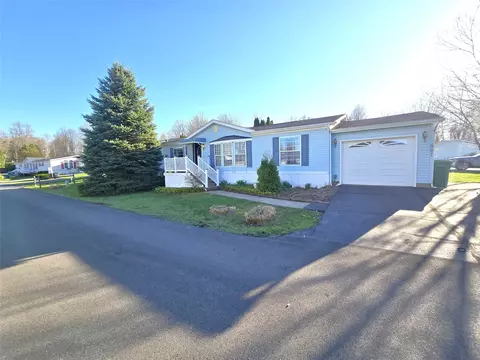 561 Shadybrook Cir W, Girard, PA 16417