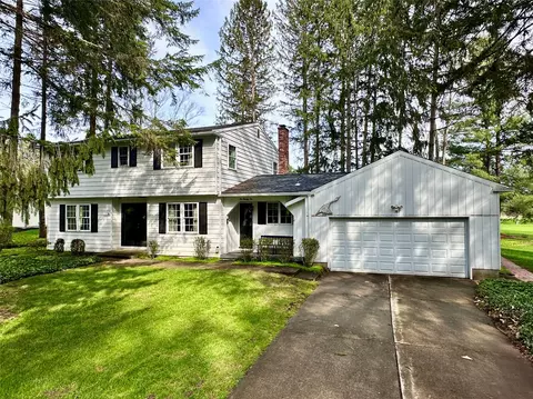 222 Fairway Dr, Edinboro, PA 16412