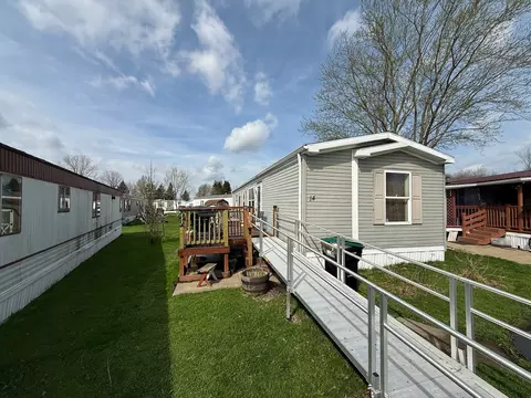 14 Diane Ct, Mckean, PA 16426