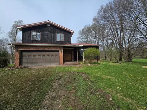 495 Hatch St, Corry, PA 16407