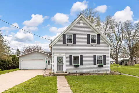 137 E 2nd St, Waterford, PA 16441