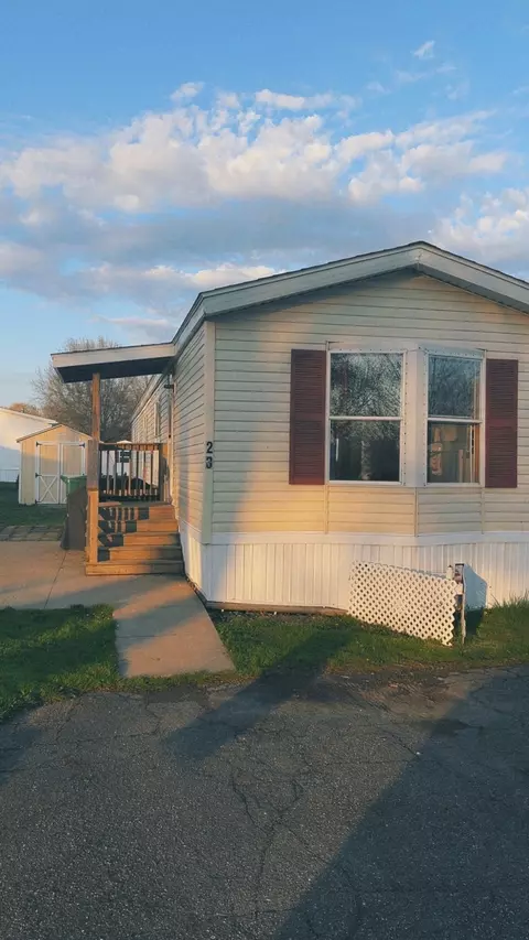 23 Cherokee Dr, Mckean, PA 16426