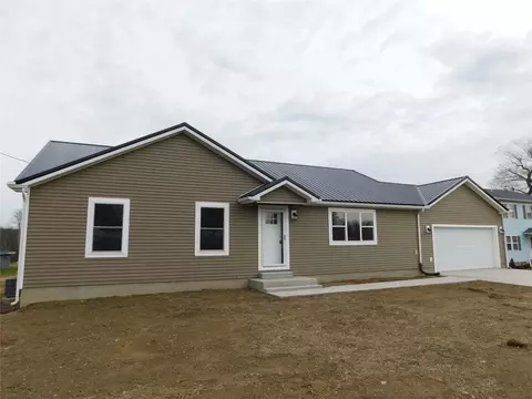 98 Elm St, Union City, PA 16438