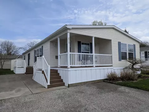 2717 E Park Ln, Erie, PA 16506