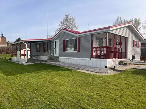 1561 Edgewood Dr, Erie, PA 16509