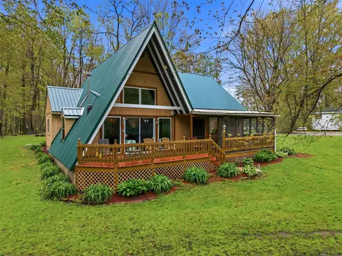 10168 Conneaut Dr, Conneaut Lake, PA 16316