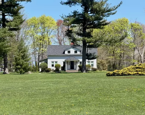137 Gateway Dr, Fairview, PA 16415