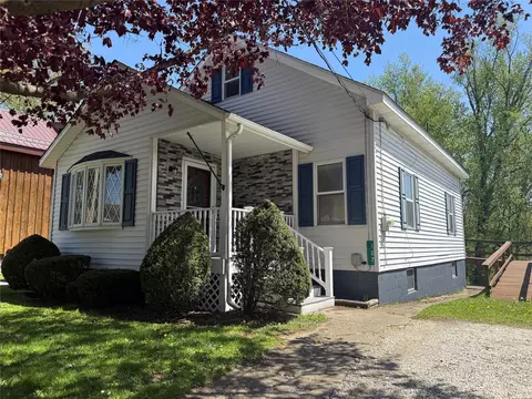 127 W 1st St, Waterford, PA 16441