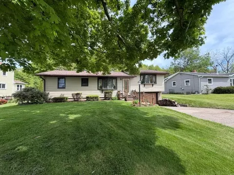 206 S Main St, Albion, PA 16401