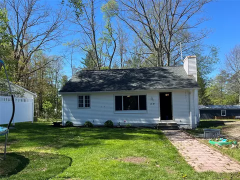 23989 Bloomfield Rd, Canadohta Lake, PA 16438