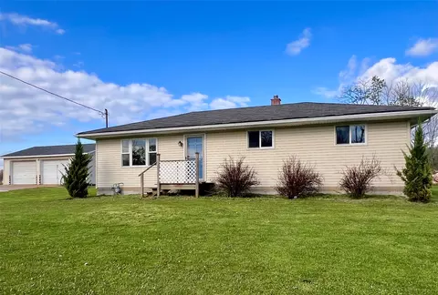 8881 Old Waterford Rd, Erie, PA 16509