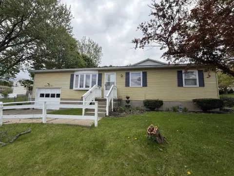 1937 E 42nd St, Erie, PA 16510