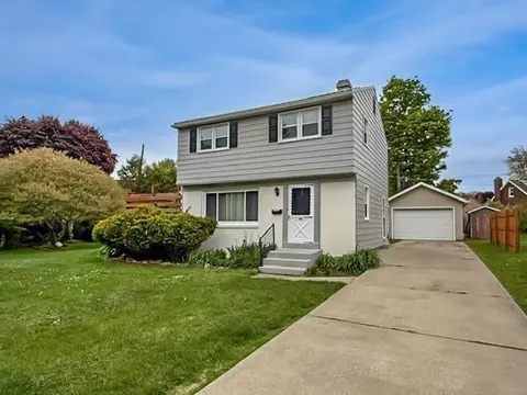 137 Parkway Dr, Erie, PA 16511