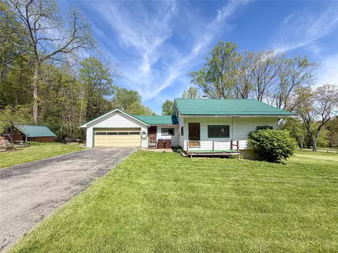 21199 Shore Dr, Meadville, PA 16335
