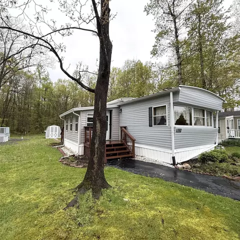 10221 Circle West Dr #90, Meadville, PA 16335