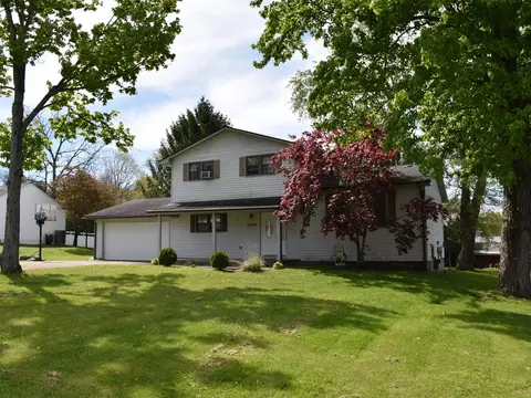12697 Walnut Dr, Conneaut Lake, PA 16316