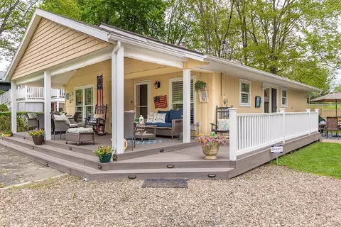 10544 Mohawk Rd, Conneaut Lake, PA 16316