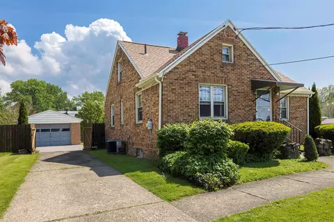 339 E 38th St, Erie, PA 16504