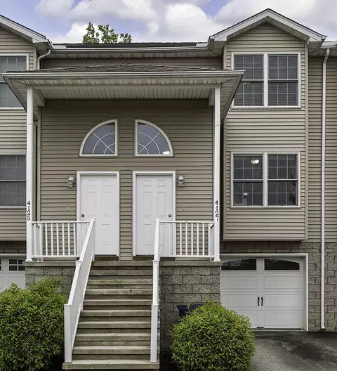 4127 Wood Hills Dr, Erie, PA 16510