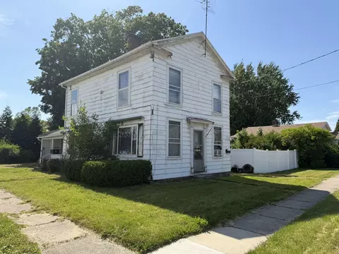 6 Vine St, Girard, PA 16417
