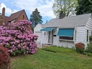 3021 Oakwood St, Erie, PA 16508