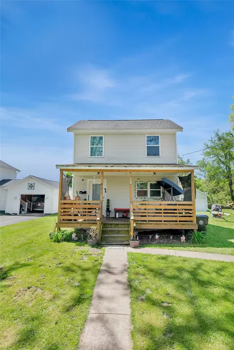 621 Wayne St, Corry, PA 16407
