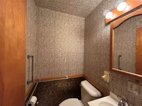 Bath - 549 Wayne St, Corry, PA 16407 photo 1 of 3