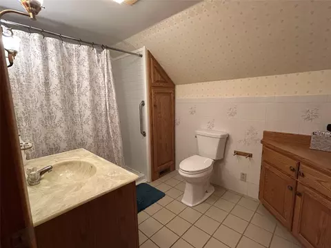 Bath - 549 Wayne St, Corry, PA 16407 photo 3 of 3