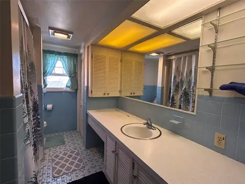Bath - 549 Wayne St, Corry, PA 16407 photo 2 of 3