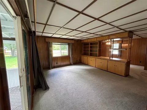 Living - 549 Wayne St, Corry, PA 16407 photo 6 of 10