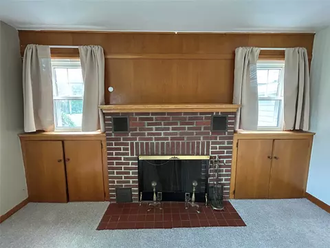 Living - 549 Wayne St, Corry, PA 16407 photo 1 of 10